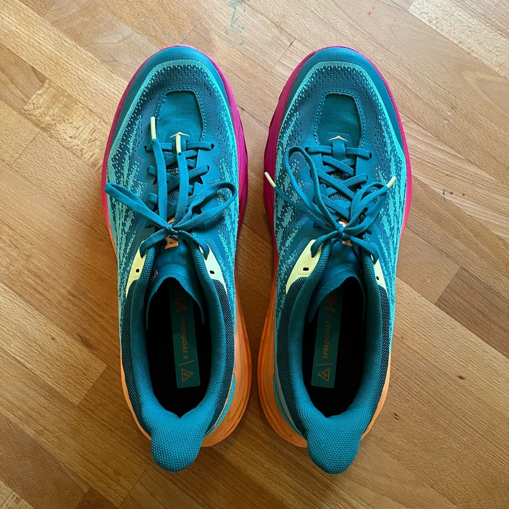 Speedgoat 5 trail running shoes. like new. size 9.5